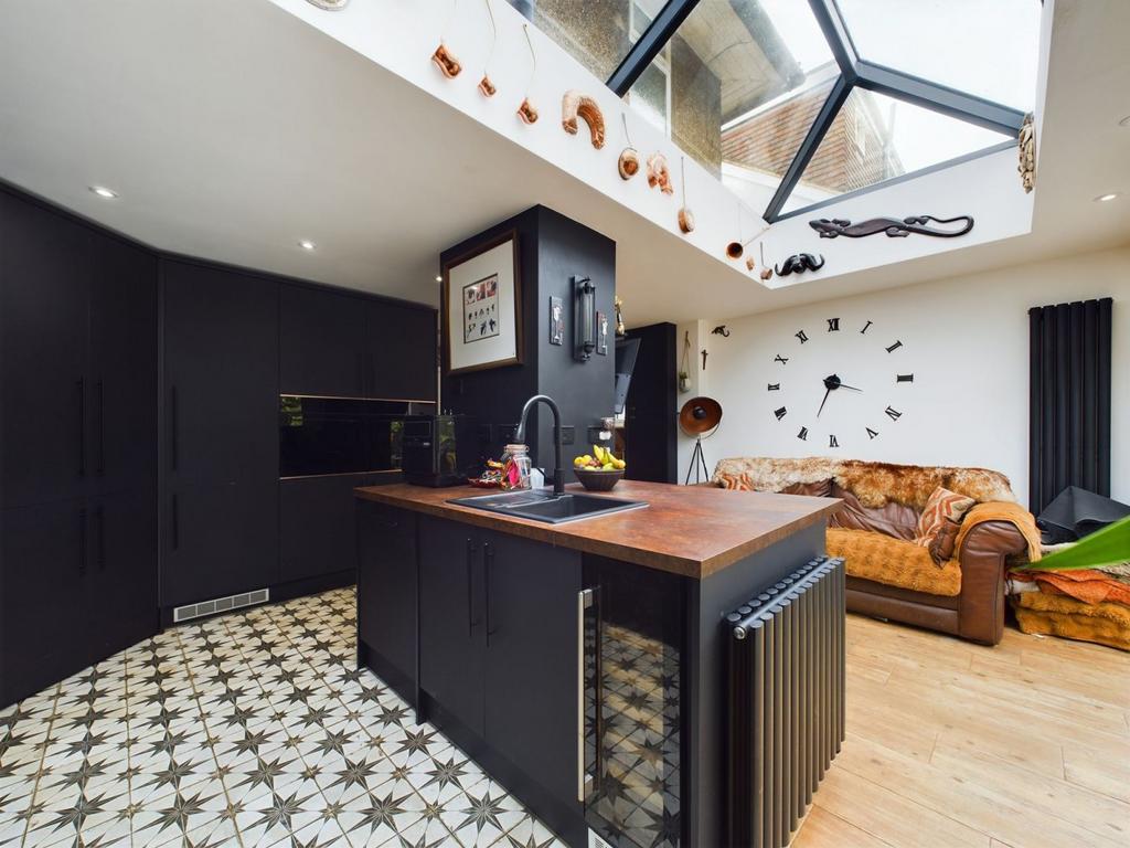 Kitchen/dining/family room
