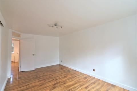 2 bedroom flat to rent, Canonsfield Road, Welwyn, AL6