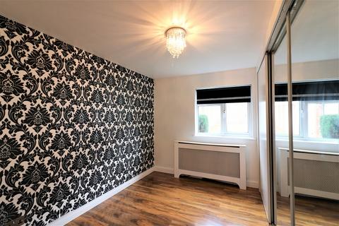2 bedroom flat to rent, Canonsfield Road, Welwyn, AL6
