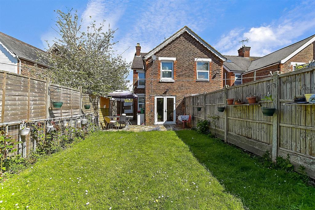 Spencers Road, West Green, Crawley, West Sussex 3 bed semidetached
