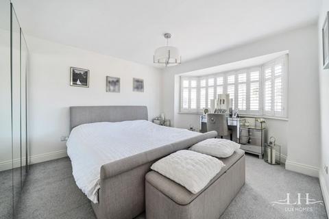 3 bedroom semi-detached house for sale, Hesselyn Drive, Rainham