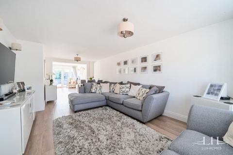 3 bedroom semi-detached house for sale, Hesselyn Drive, Rainham