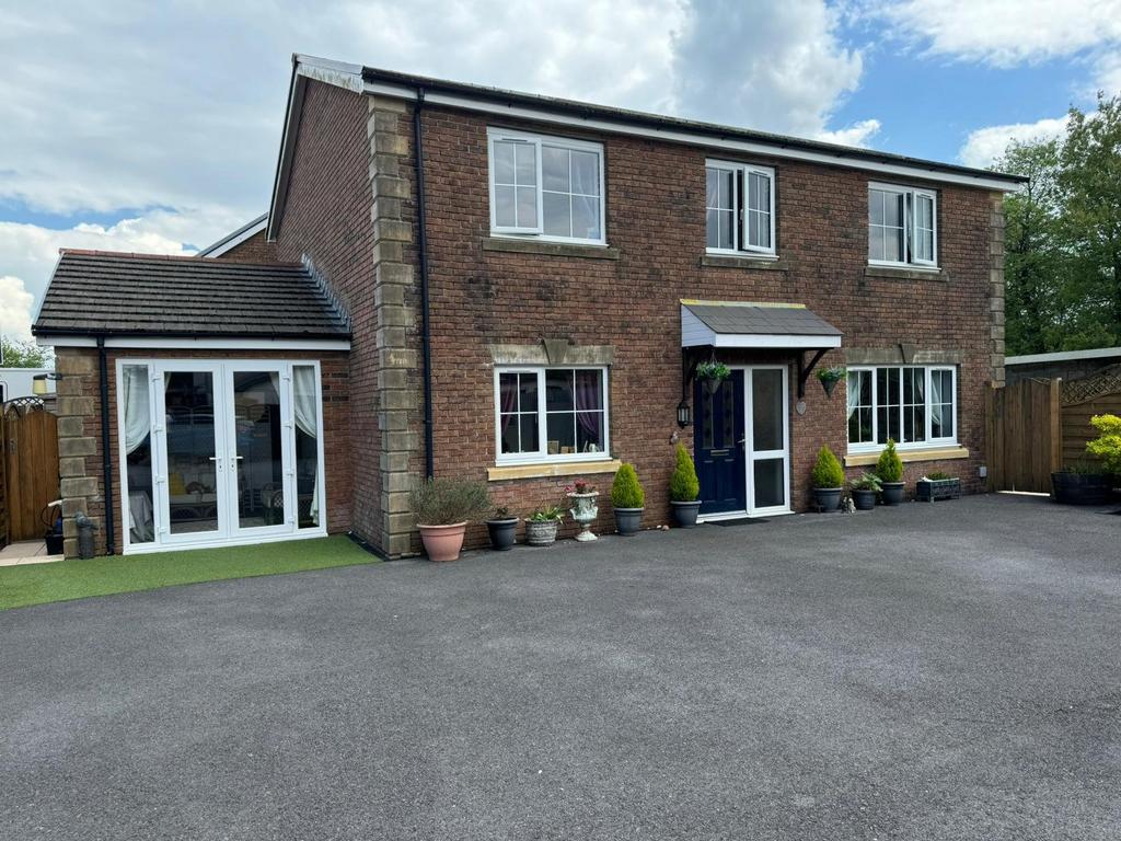 Llys Anron, Cross Hands, Llanelli... 5 bed detached house for sale £