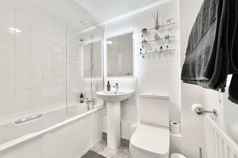 1 bedroom flat for sale, Langley House, London W2