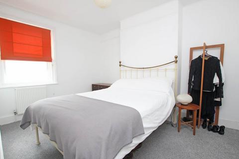 2 bedroom flat for sale, Susans Road, Eastbourne, BN21 3TJ