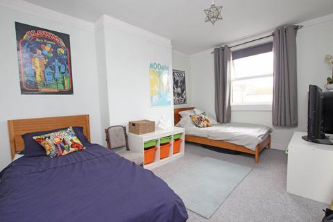 2 bedroom flat for sale, Susans Road, Eastbourne, BN21 3TJ