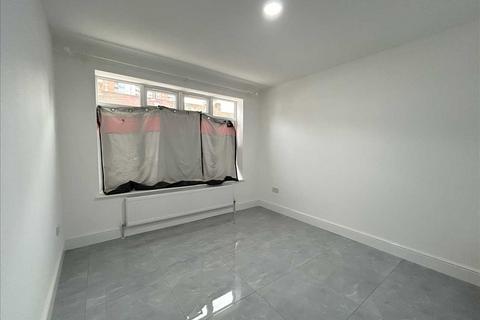 5 bedroom terraced house to rent, Pollard Close, London