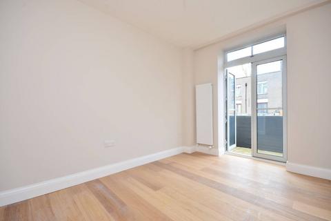 2 bedroom flat to rent, Choumert Road, Peckham, London, SE15