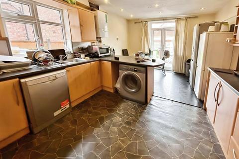 7 bedroom terraced house to rent, Kingswood Road, Manchester, M14