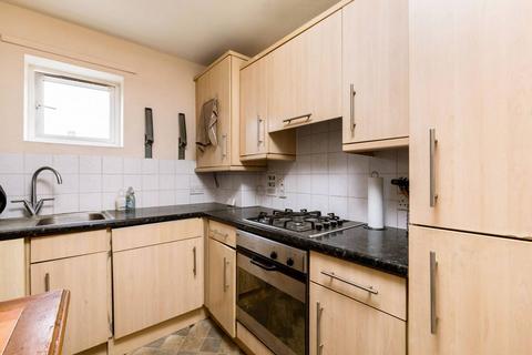 2 bedroom flat for sale, Lime Tree Court, Belton Way, Bow, London, E3