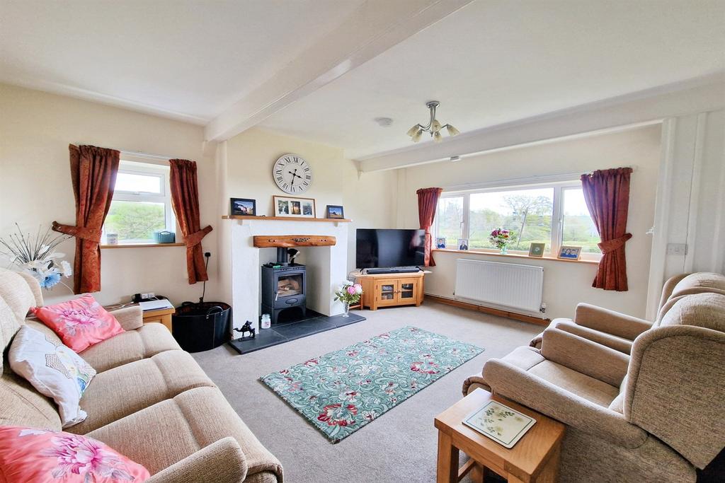 Wootton Fitzpaine 4 bed detached house for sale £650,000