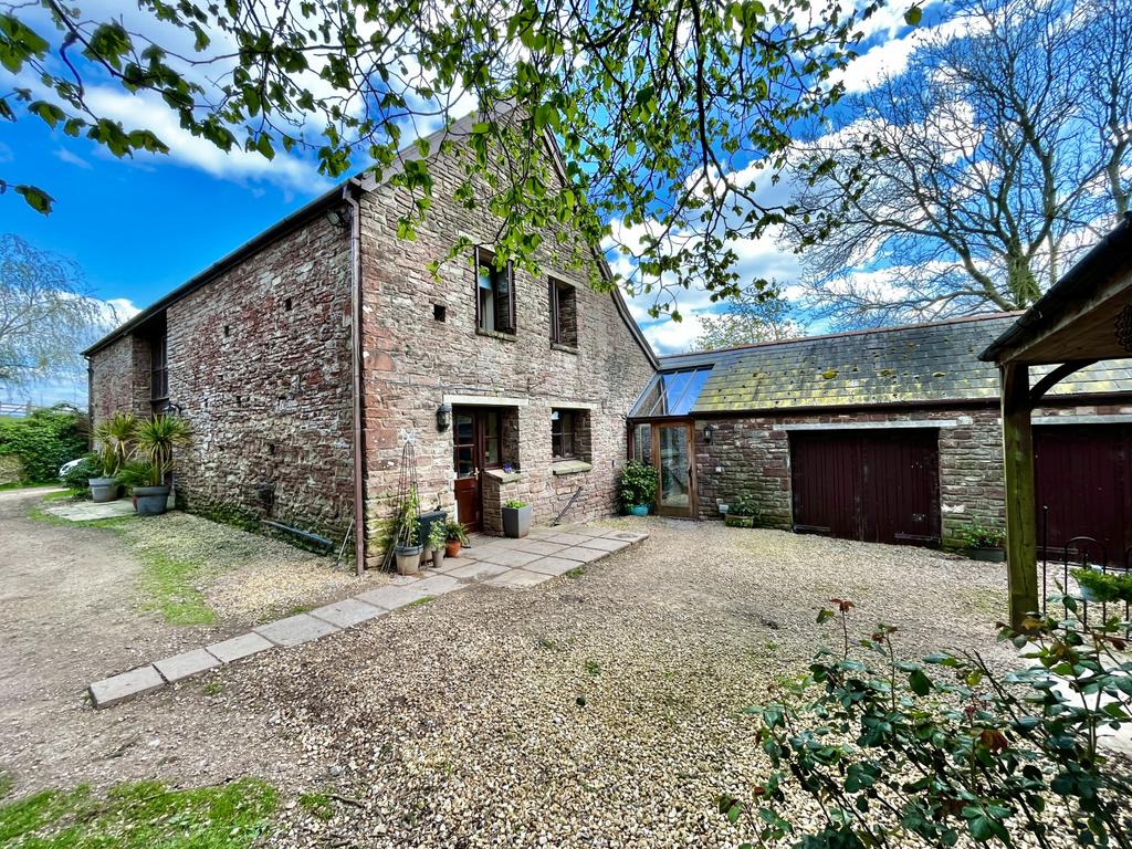 Outstanding Five Bedroom Barn Conversion with app