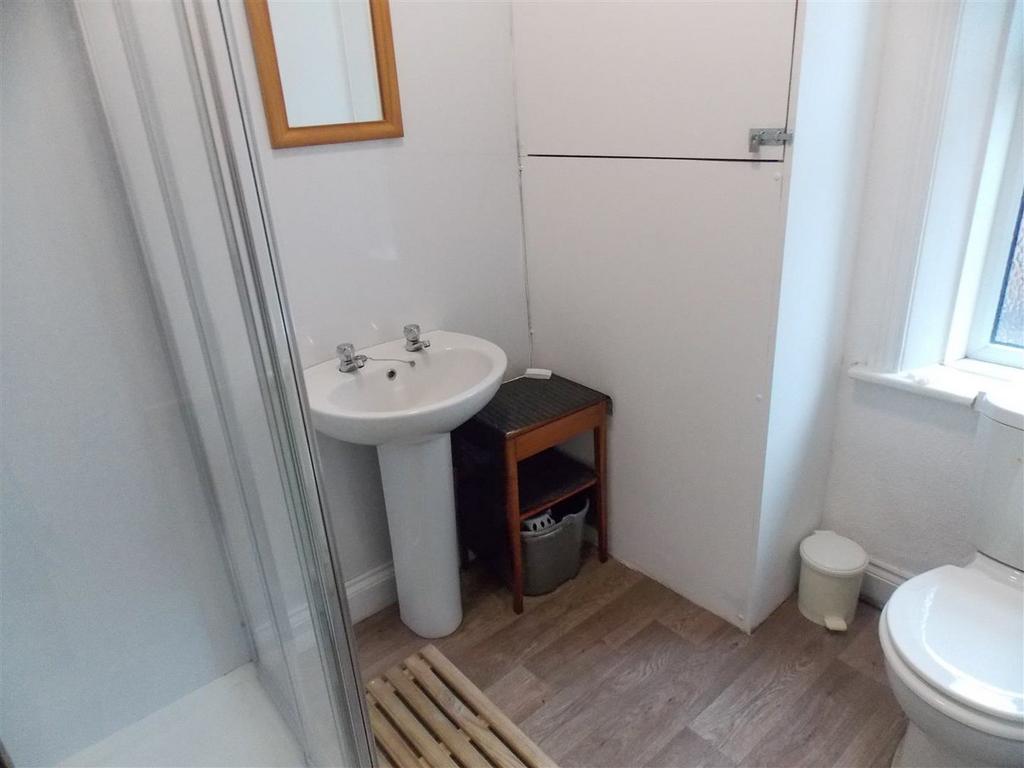 FF Shared Shower Room