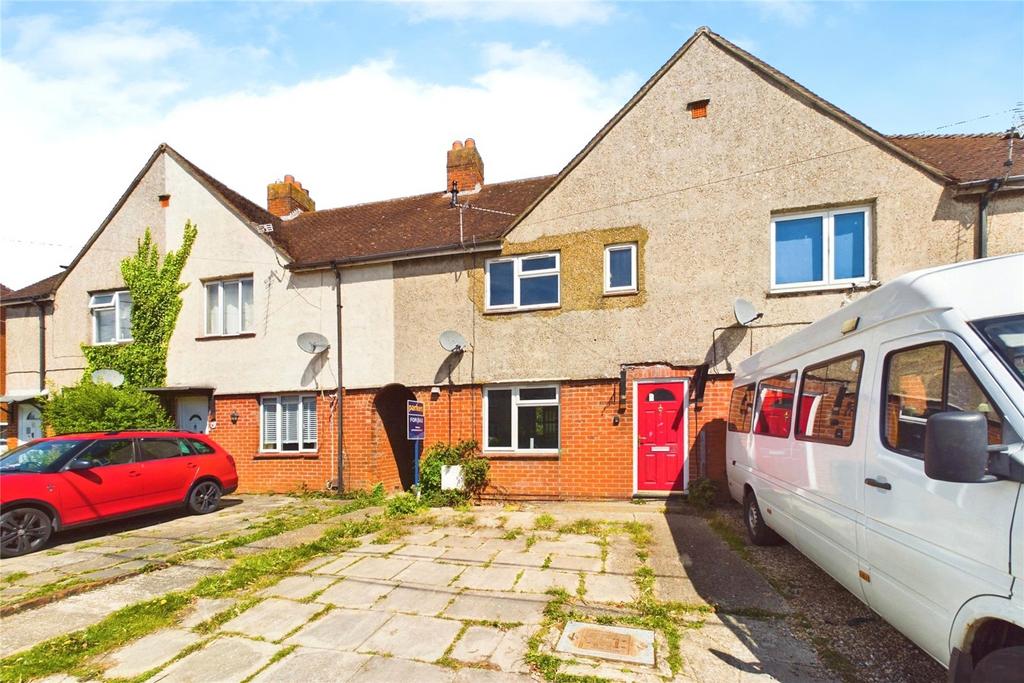 Marsh Road, Thatcham, Berkshire, RG18 3 bed terraced house for sale £220,000