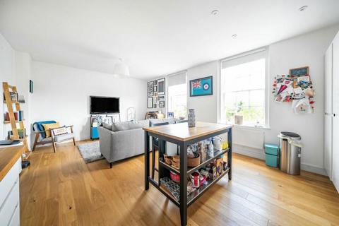 2 bedroom flat for sale, 44 High Street, Fareham, Hampshire, PO16 7BQ