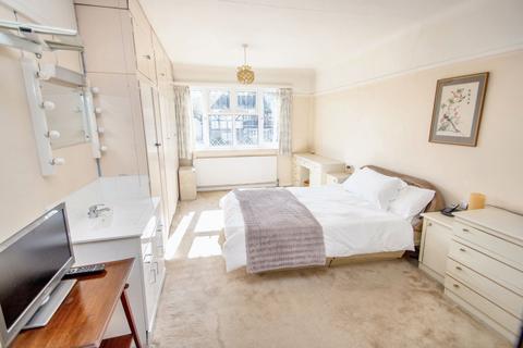 94 Claygate Lane, Esher, KT10 0BJ