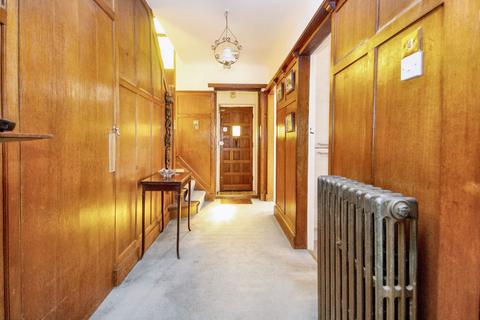 94 Claygate Lane, Esher, KT10 0BJ