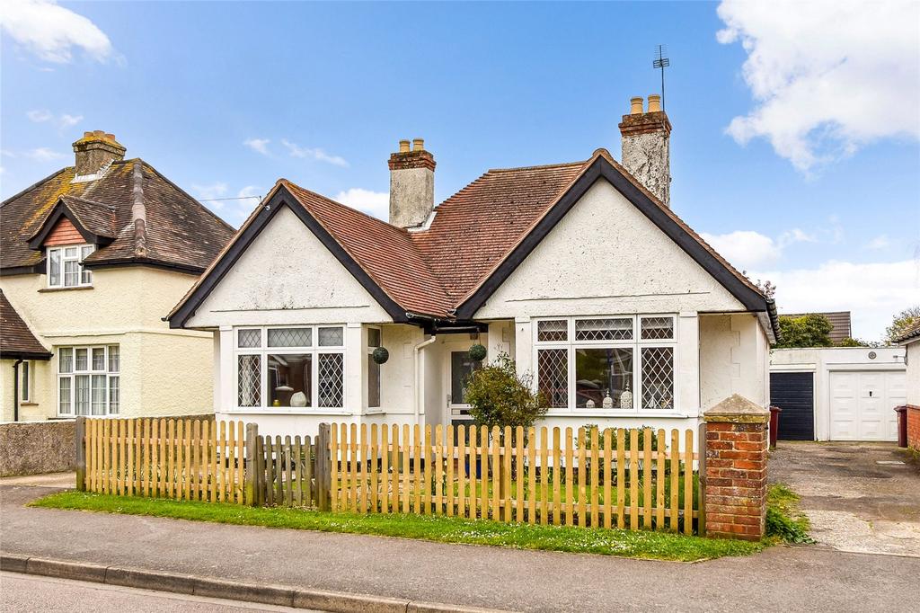 Grafton Road, Selsey, Chichester, PO20 2 bed bungalow for sale - £399,995