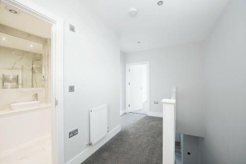 2 bedroom flat to rent, Gascoigne Road, Barking IG11