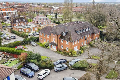 2 bedroom flat for sale, Guessens Road, Welwyn Garden City, Hertfordshire, AL8
