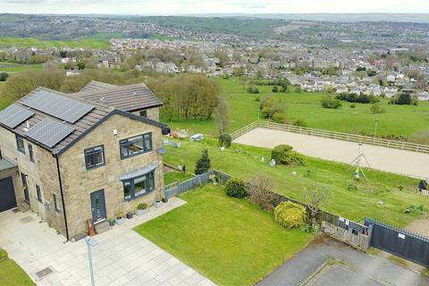 5 bedroom detached house for sale, Roundhill Close, Queensbury, Bradford, BD13