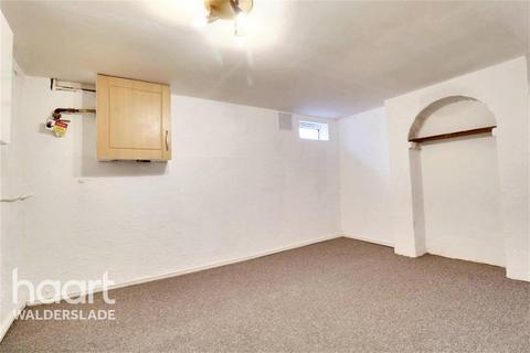 3 bedroom end of terrace house to rent, Thorold Road, Chatham, ME5