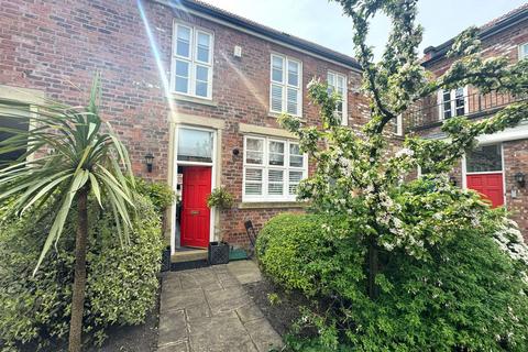 2 bedroom terraced house to rent, The Court, Marine Gate Mansions, Promenade, Southport, Merseyside, PR9