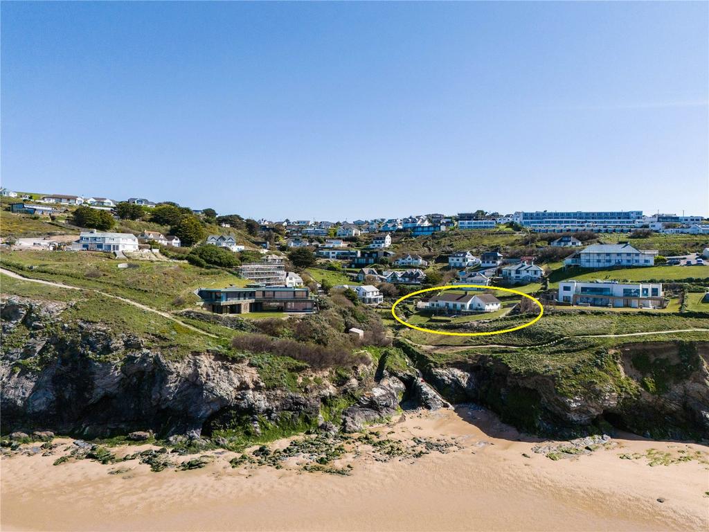 Tredragon Road, Mawgan Porth, Newquay, Cornwall, TR8 5 bed bungalow for