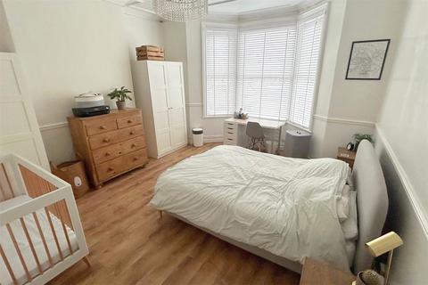 2 bedroom apartment for sale, Queen Alexandra Road, North Shields, NE29