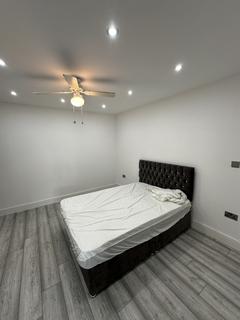 1 bedroom hotel room to rent, Meadowbank Gardens, Hounslow TW5