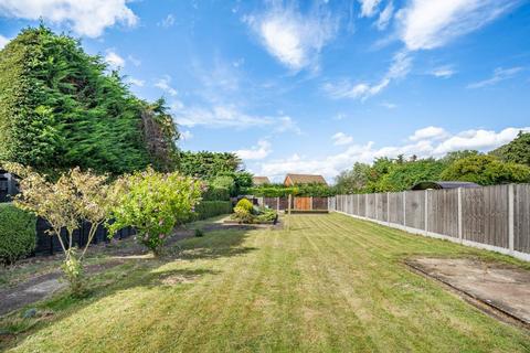 3 bedroom detached bungalow to rent, Ashford,  Sunbury,  TW15