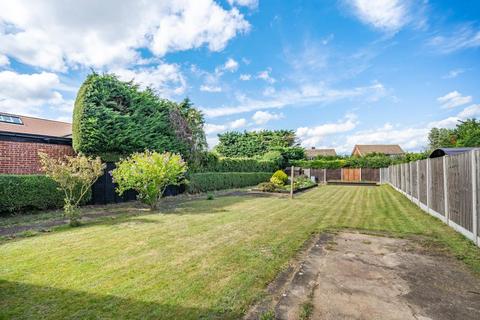 3 bedroom detached bungalow to rent, Ashford,  Sunbury,  TW15