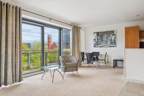 3/3, 1 Meadowside Quay Square, Glasgow, G11 6BS