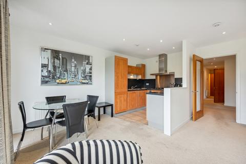 3/3, 1 Meadowside Quay Square, Glasgow, G11 6BS