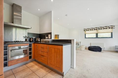 3/3, 1 Meadowside Quay Square, Glasgow, G11 6BS