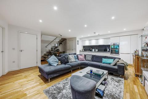 3 bedroom apartment to rent, Baltic Avenue, Brentford , TW8
