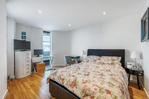 3 bedroom apartment to rent, Baltic Avenue, Brentford , TW8
