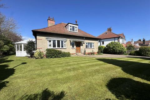 3 bedroom bungalow for sale, Muston Road, Filey