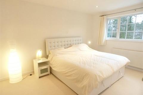 3 bedroom end of terrace house to rent, Angas Court, WEYBRIDGE, KT13