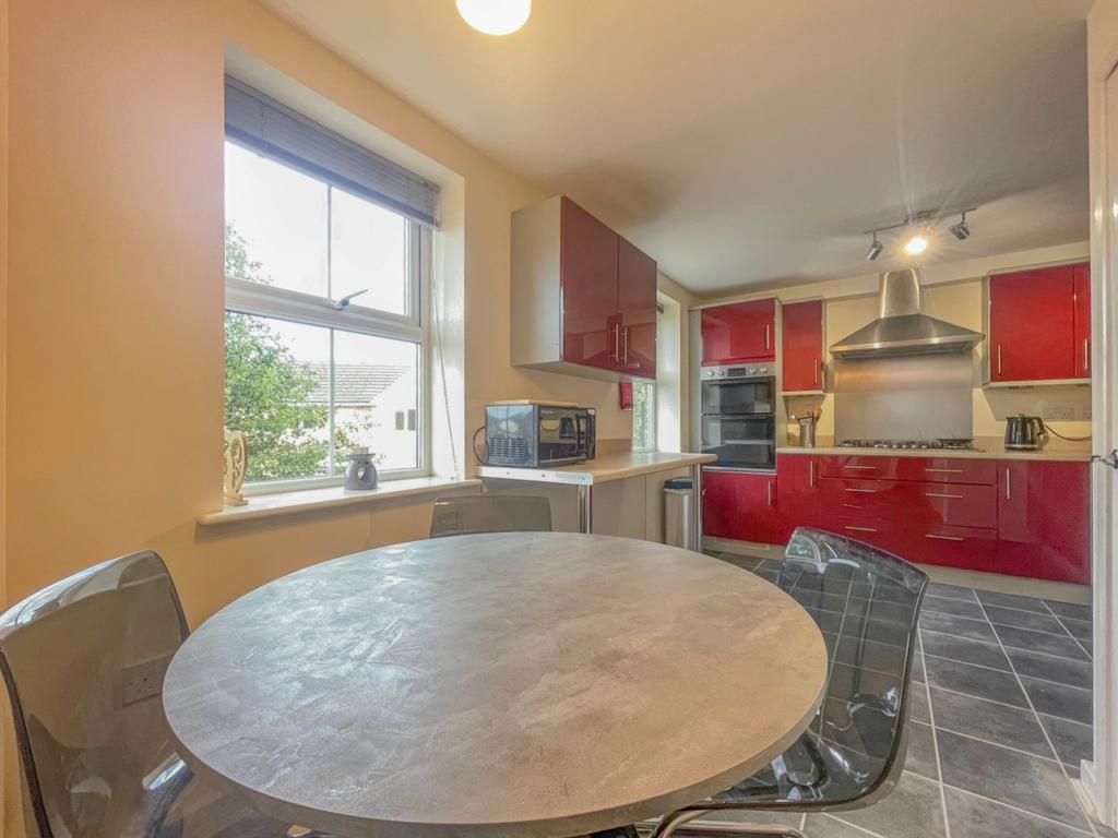 Lrg kitchen diner 2