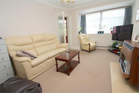 2 bedroom end of terrace house to rent, Kenilworth Gardens, STAINES-UPON-THAMES, TW18