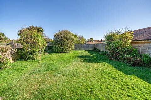 3 Beech Avenue, Bracklesham Bay, Chichester, PO20 8HU