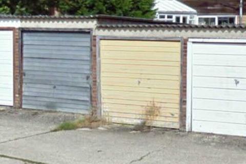 Garage to rent, Stephens Road, Tadley RG26