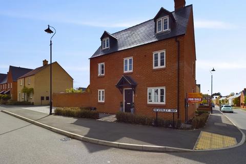 2 Beverley Way, Towcester, NN12 6UE