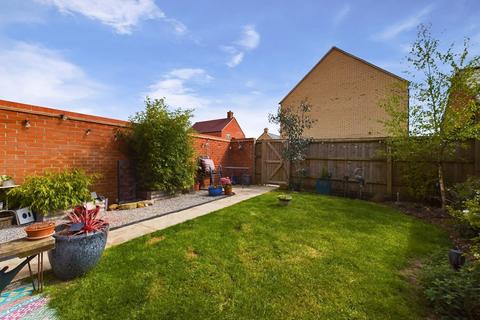 2 Beverley Way, Towcester, NN12 6UE