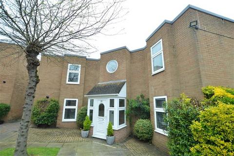 3 bedroom terraced house to rent, Anworth Close, Woodford Green, IG8