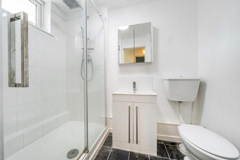 37 Willow Tree Close, London, SW18 3EL