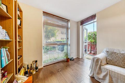 37 Willow Tree Close, London, SW18 3EL