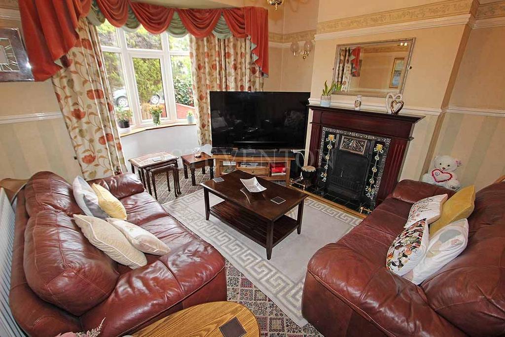 Goldthorn Avenue, Penn... 3 bed semidetached house for sale £275,000
