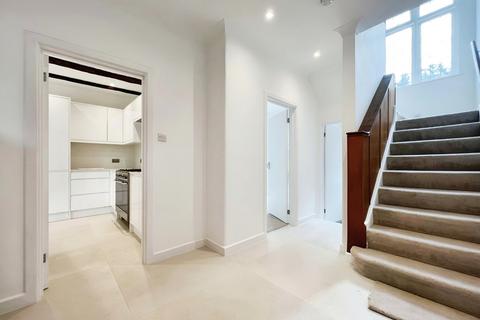 5 bedroom detached house to rent, Dukes Wood Drive, Gerrards Cross SL9
